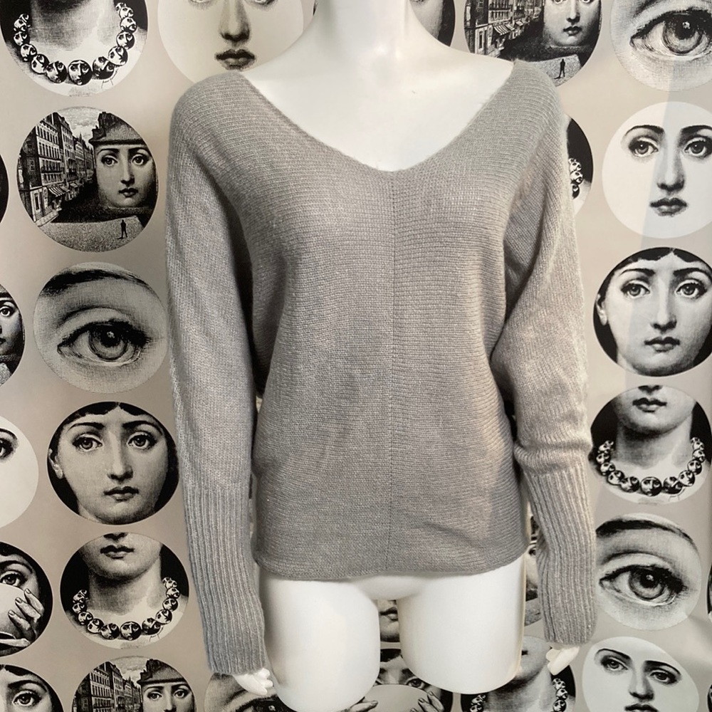 Dolman Style V-neck Sweater in Lt Grey Sz S 🖤 Off the shoulder